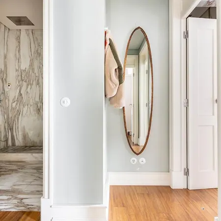 Plum Guide - Pen & Parchment Apartment Lisbon
